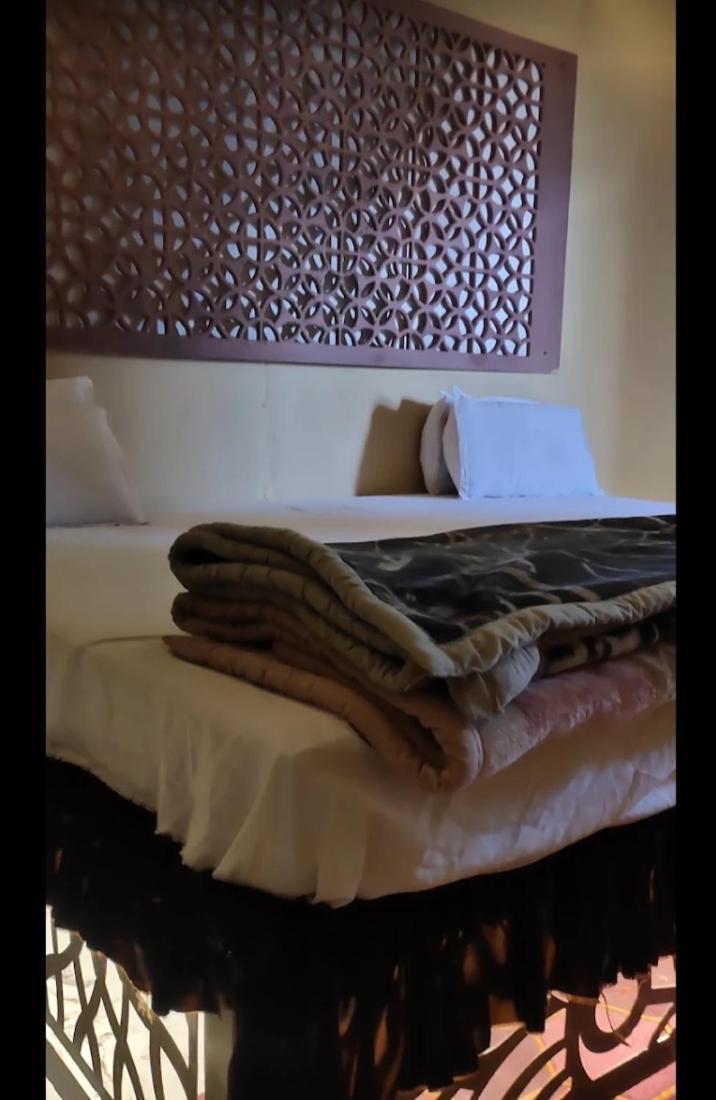 Hotel Malhotra Palace Ujjain Exteriör bild